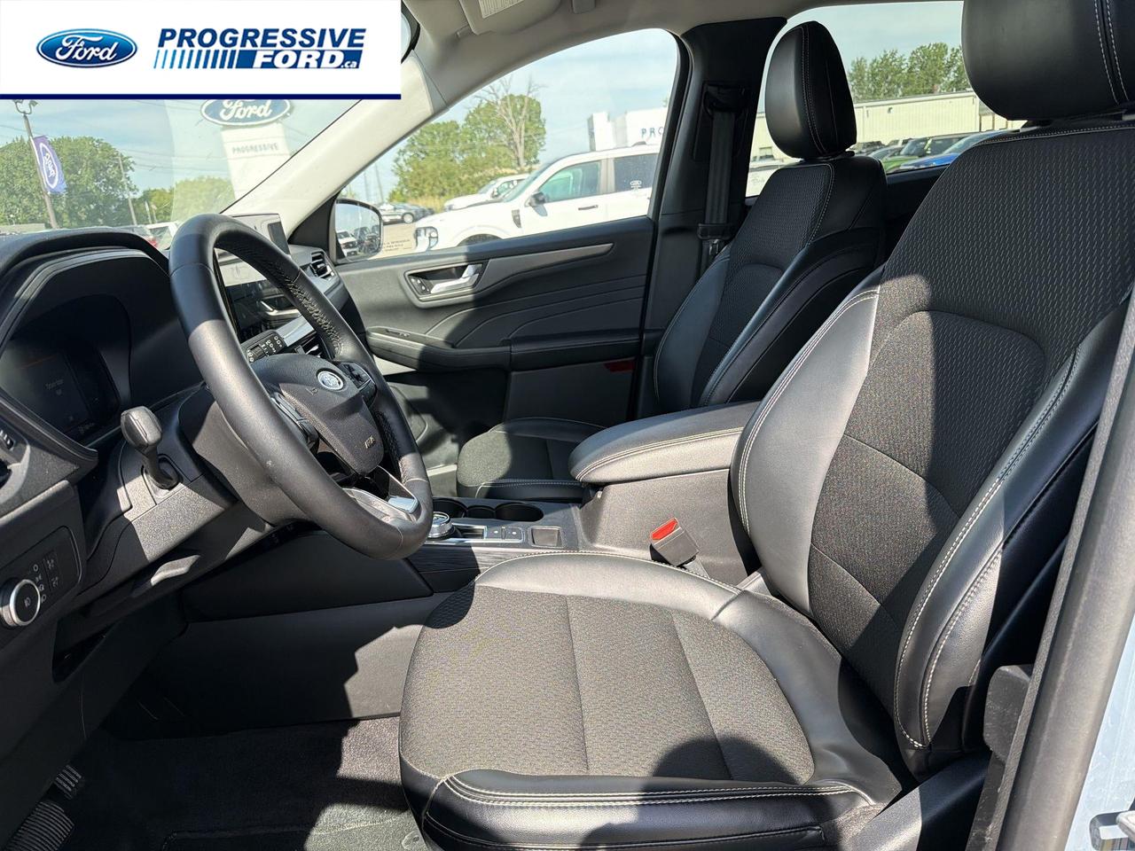 2025 Ford Escape PHEV 4dr Front-Wheel Drive Photo