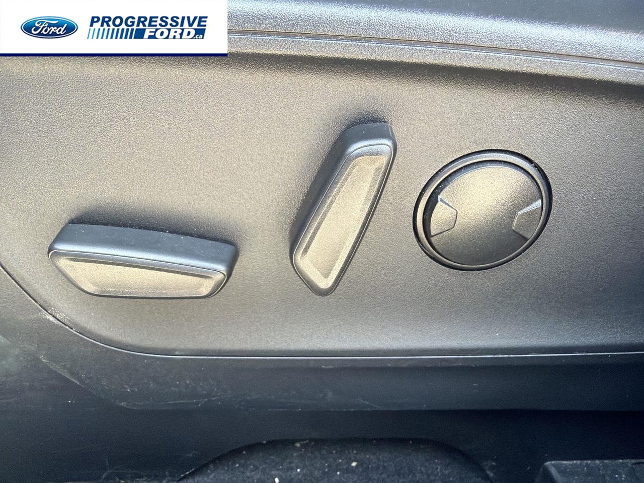 2025 Ford Escape PHEV 4dr Front-Wheel Drive Photo