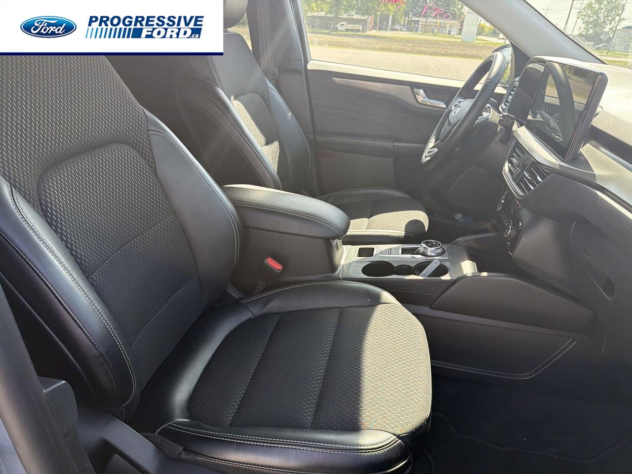 2025 Ford Escape PHEV 4dr Front-Wheel Drive Photo