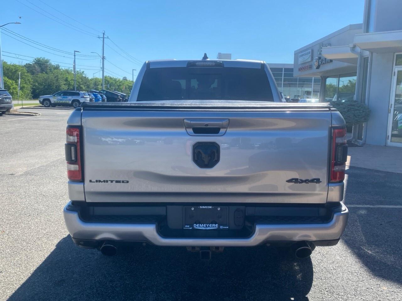 2022 RAM 1500 Limited 4x4 Crew Cab 5'7 Box Photo3