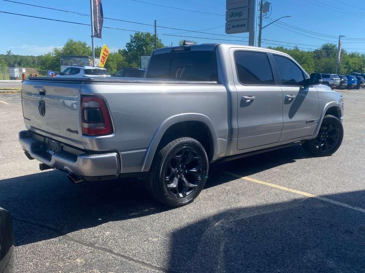 2022 RAM 1500 Limited 4x4 Crew Cab 5'7 Box Photo4