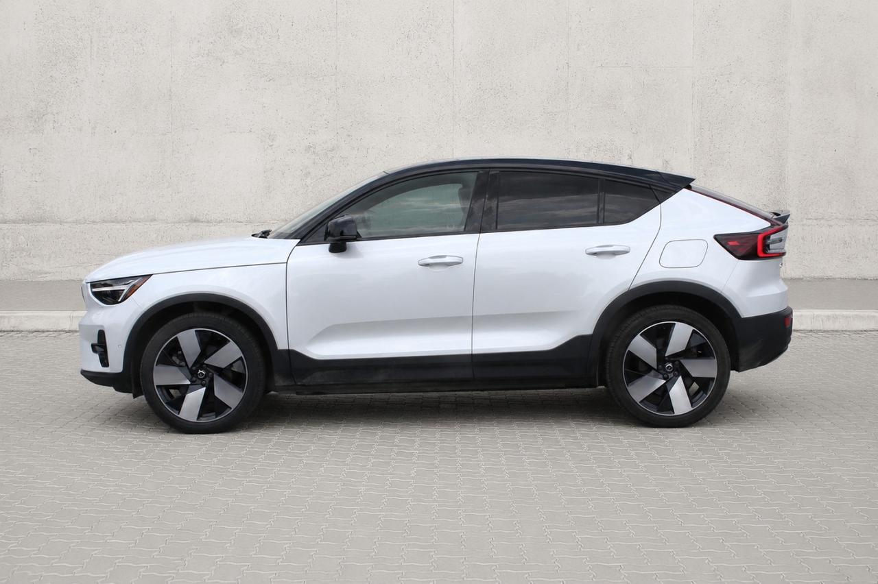 2022 Volvo C40 Recharge Pure Electric P8 Recharge  Gps AppleCarPlay BkpCam HtdSeats Moon Photo
