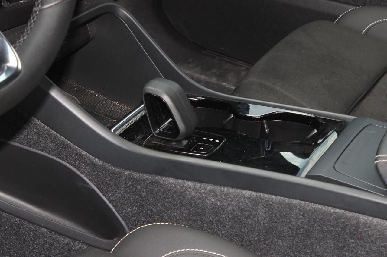 2022 Volvo C40 Recharge Pure Electric P8 Recharge  Gps AppleCarPlay BkpCam HtdSeats Moon Photo