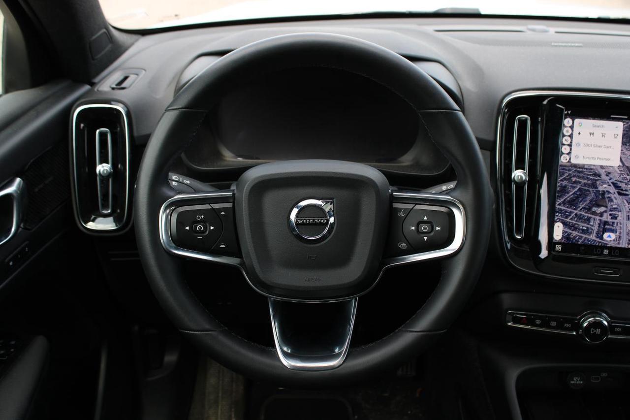 2022 Volvo C40 Recharge Pure Electric P8 Recharge  Gps AppleCarPlay BkpCam HtdSeats Moon Photo
