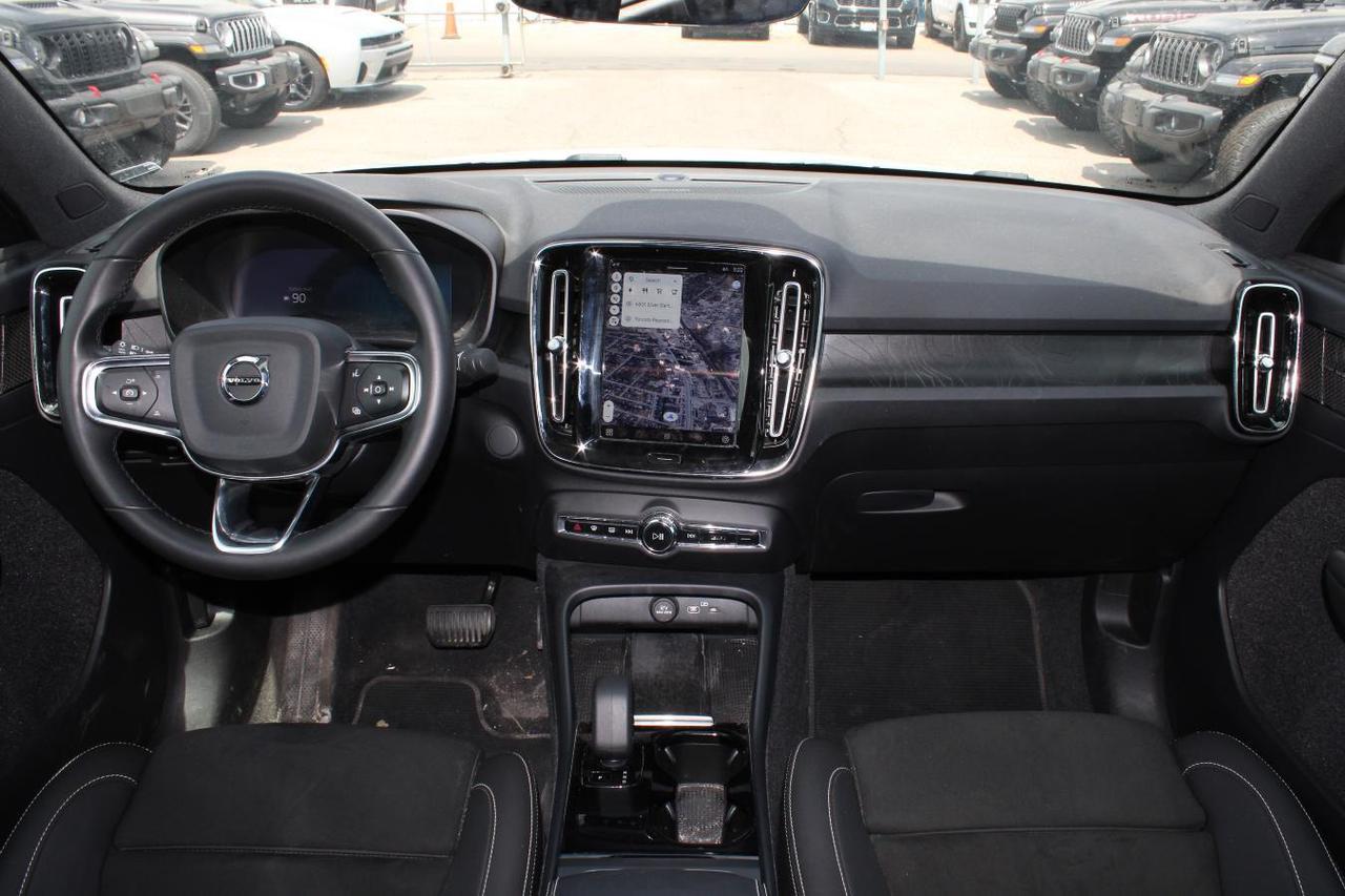 2022 Volvo C40 Recharge Pure Electric P8 Recharge  Gps AppleCarPlay BkpCam HtdSeats Moon Photo