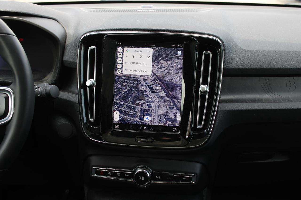 2022 Volvo C40 Recharge Pure Electric P8 Recharge  Gps AppleCarPlay BkpCam HtdSeats Moon Photo