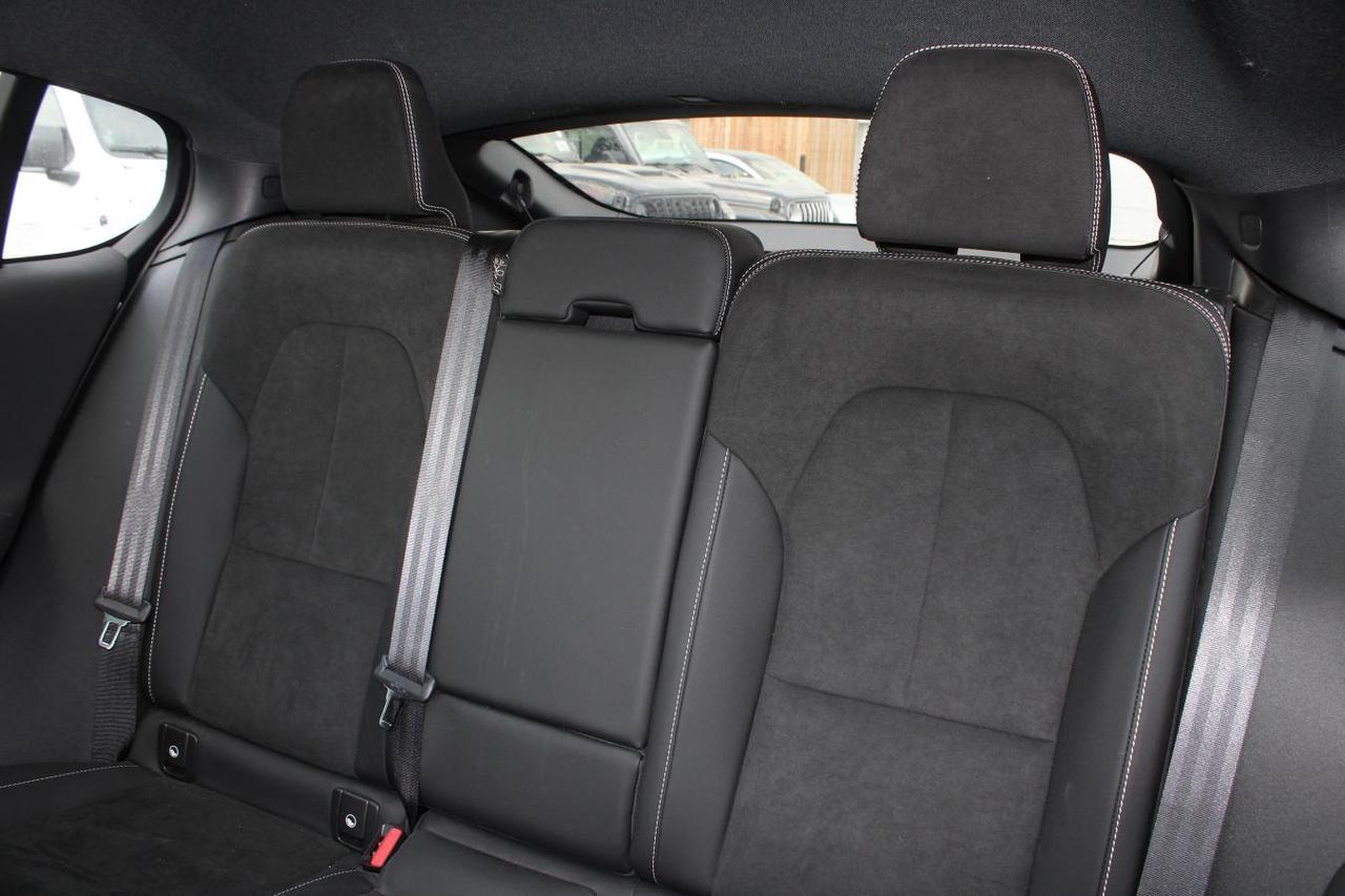 2022 Volvo C40 Recharge Pure Electric P8 Recharge  Gps AppleCarPlay BkpCam HtdSeats Moon Photo