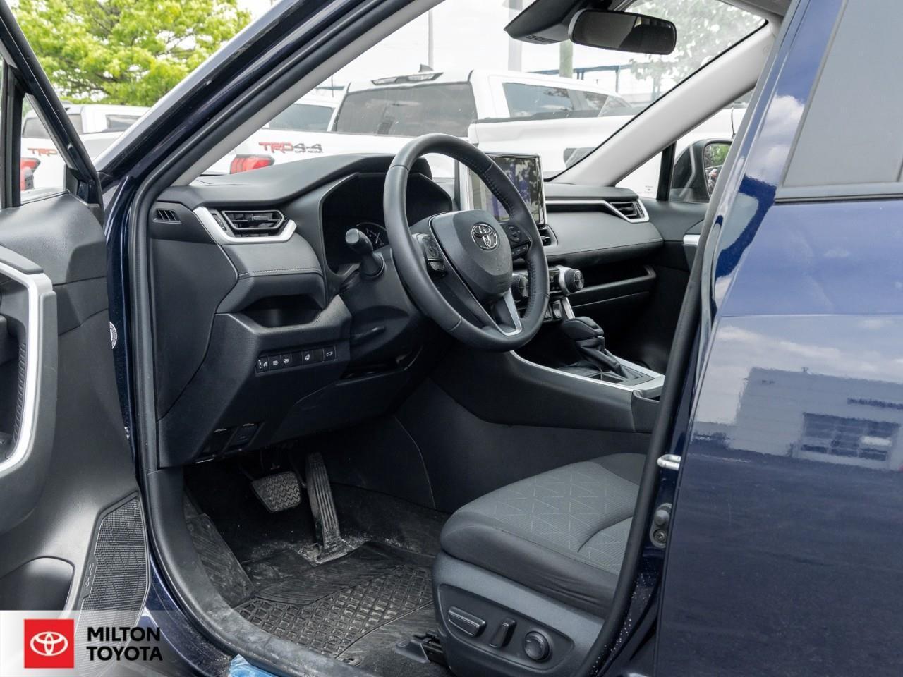 2023 Toyota RAV4 POWER SEAT SUNROOF HEATED STEERING ONE OWNER XLE Photo