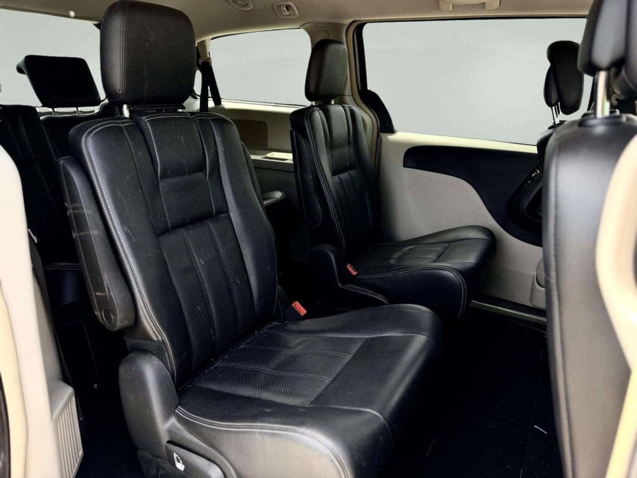 2016 Dodge Grand Caravan Crew Plus Photo