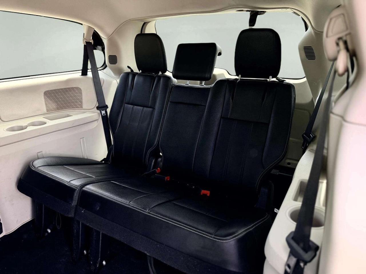 2016 Dodge Grand Caravan Crew Plus Photo