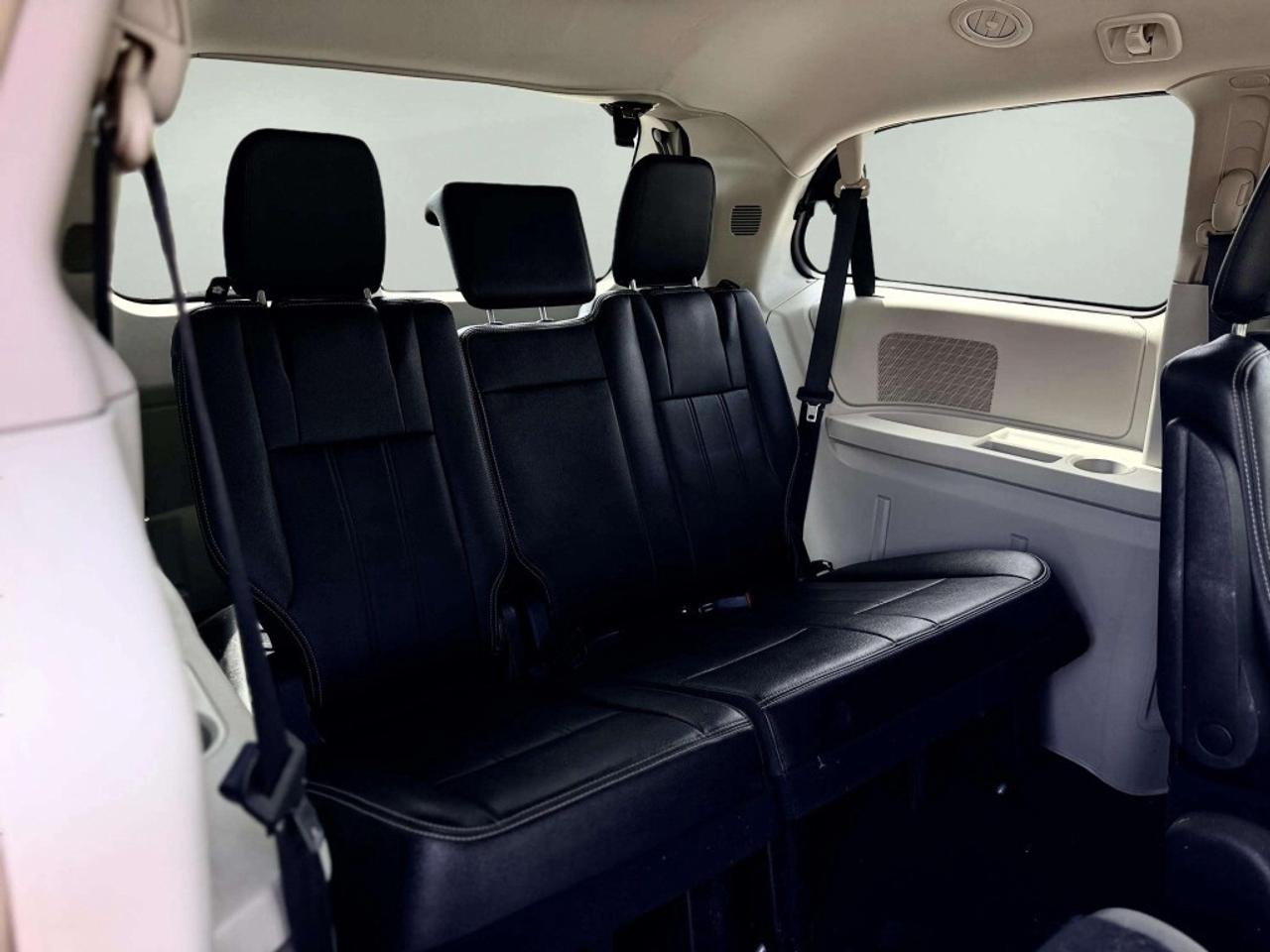 2016 Dodge Grand Caravan Crew Plus Photo