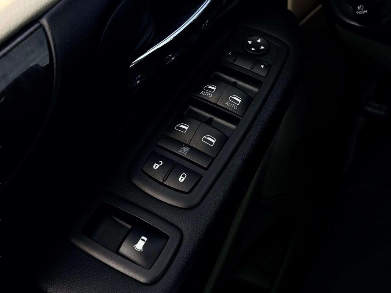 2016 Dodge Grand Caravan Crew Plus Photo