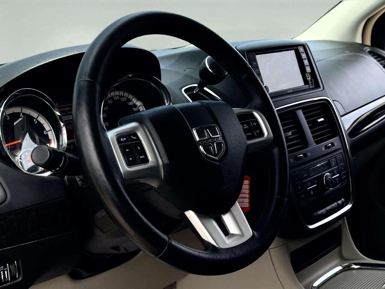 2016 Dodge Grand Caravan Crew Plus Photo