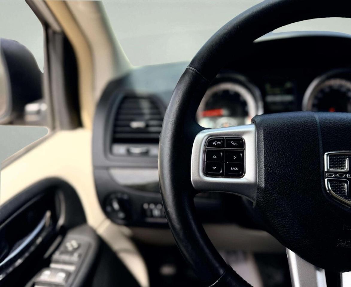2016 Dodge Grand Caravan Crew Plus Photo