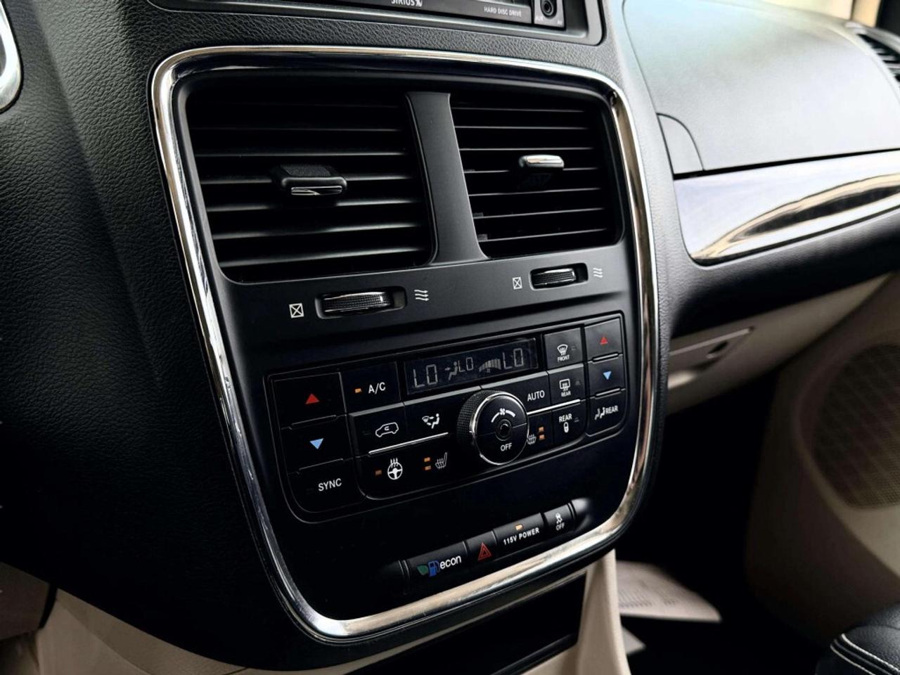 2016 Dodge Grand Caravan Crew Plus Photo