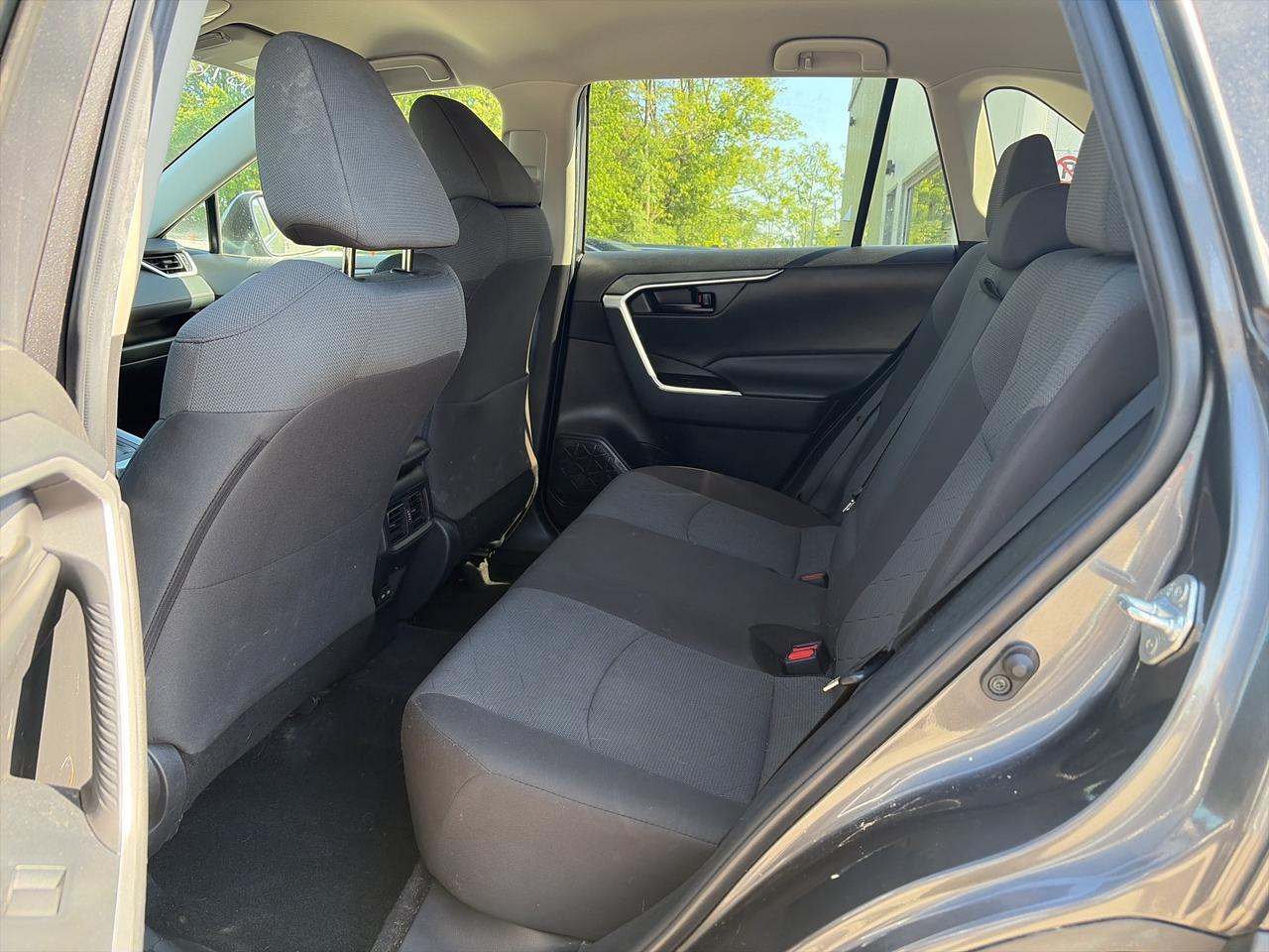 2022 Toyota RAV4 LE Photo