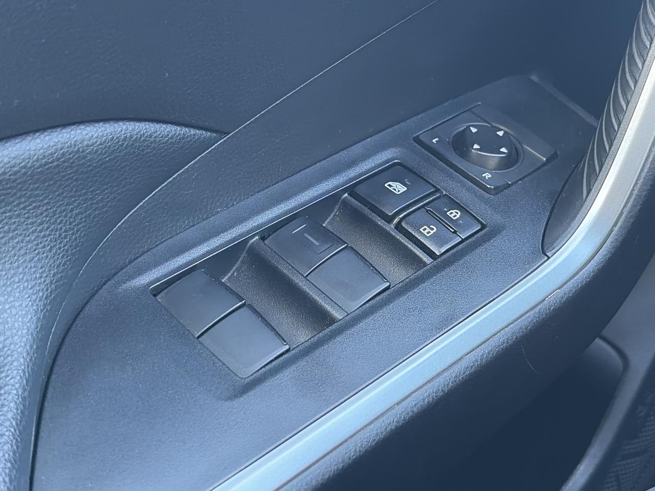 2022 Toyota RAV4 LE Photo