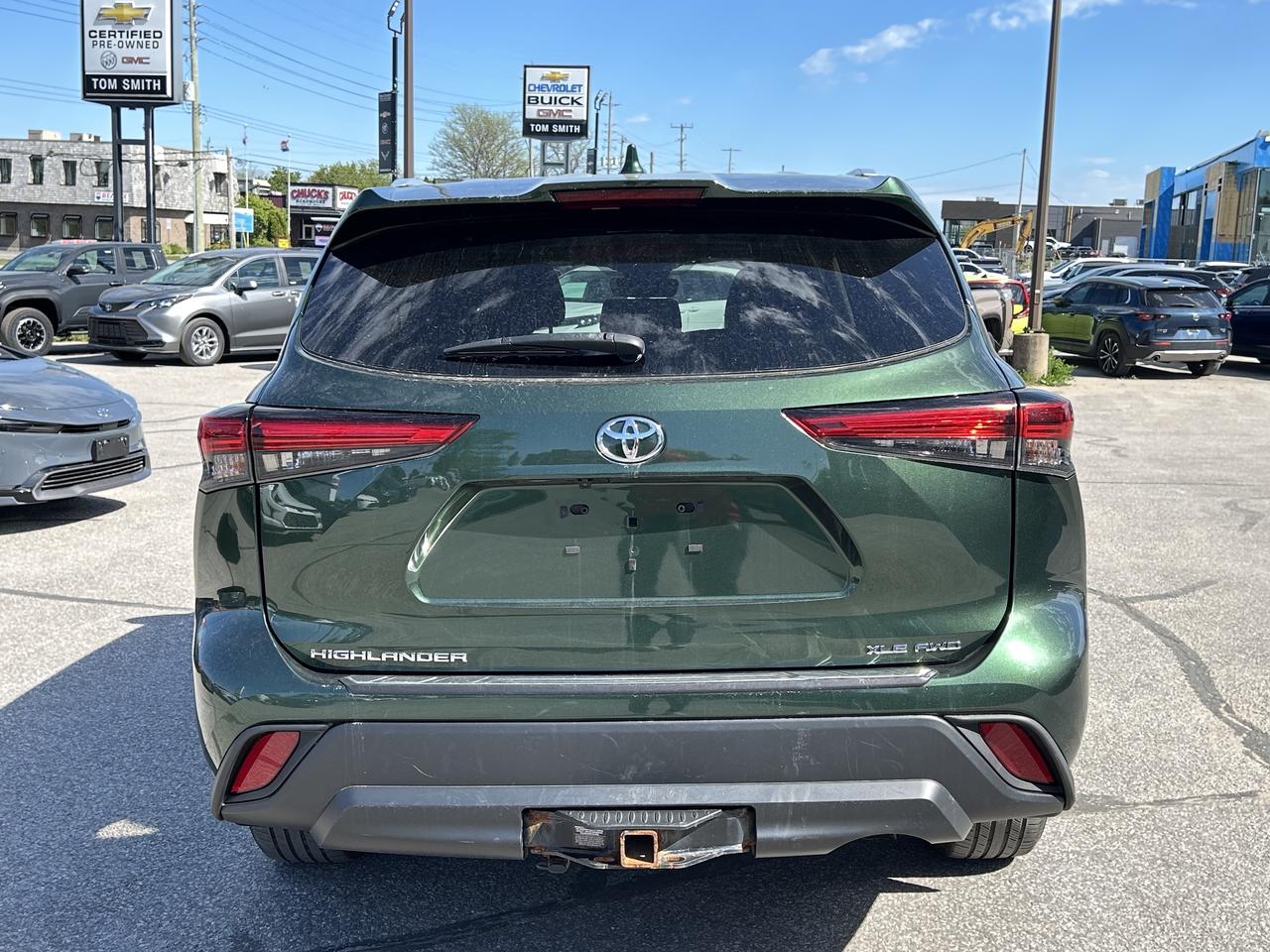 2023 Toyota Highlander XLE   Power Moonroof   Heated Front Seats Photo