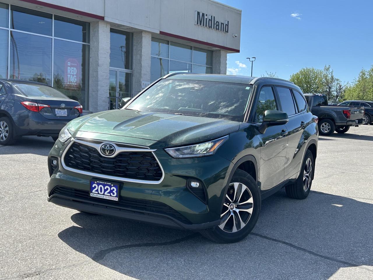 2023 Toyota Highlander XLE   Power Moonroof   Heated Front Seats Photo