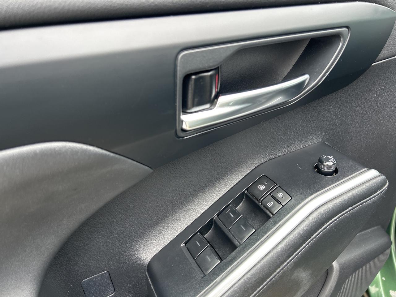 2023 Toyota Highlander XLE   Power Moonroof   Heated Front Seats Photo