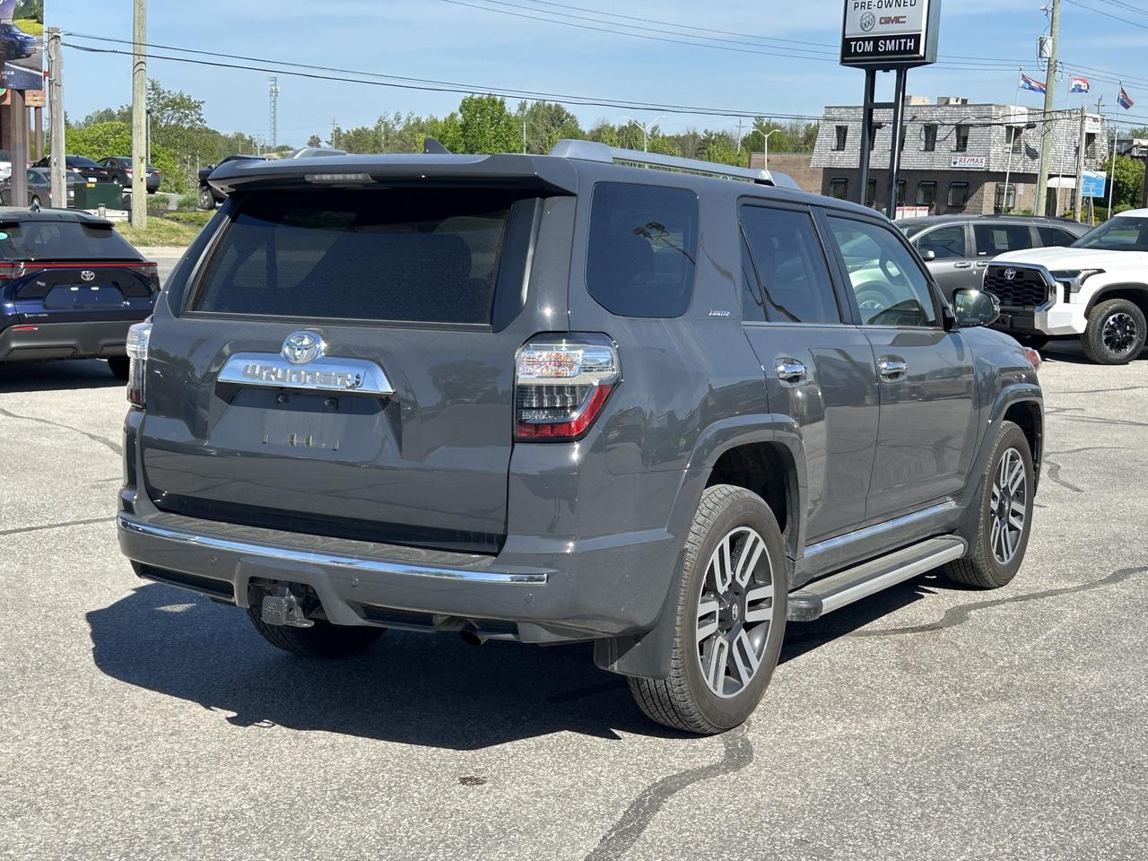 2024 Toyota 4Runner 4WD Photo4