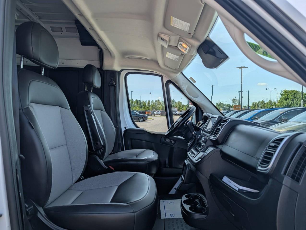 2023 RAM ProMaster 2500 High Roof LOW KMS / NO ACCIDENTS Photo4