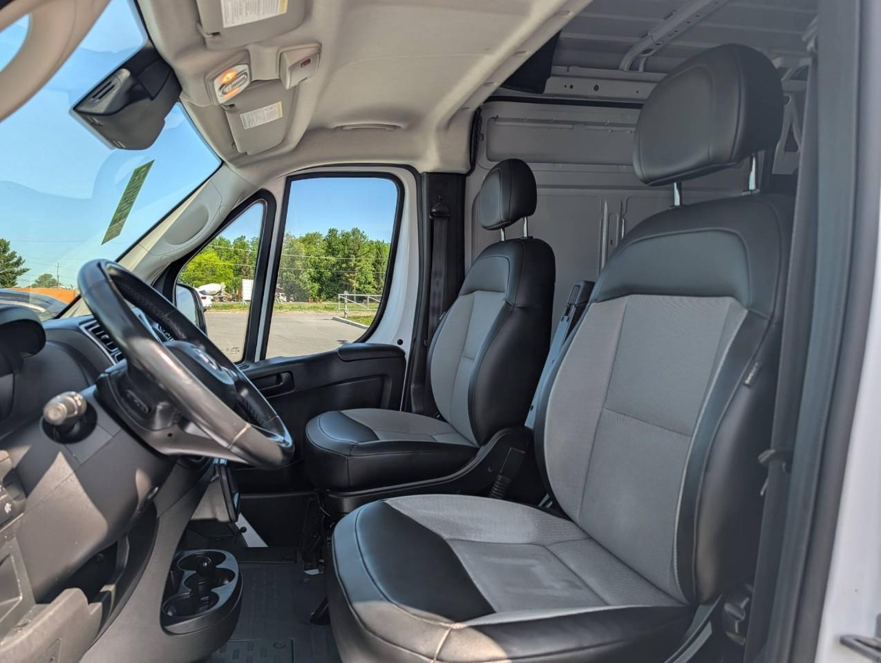 2023 RAM ProMaster 2500 High Roof LOW KMS / NO ACCIDENTS Photo