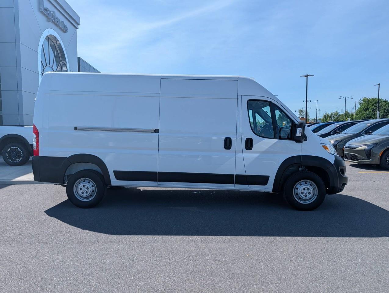 2023 RAM ProMaster 2500 High Roof LOW KMS / NO ACCIDENTS Photo