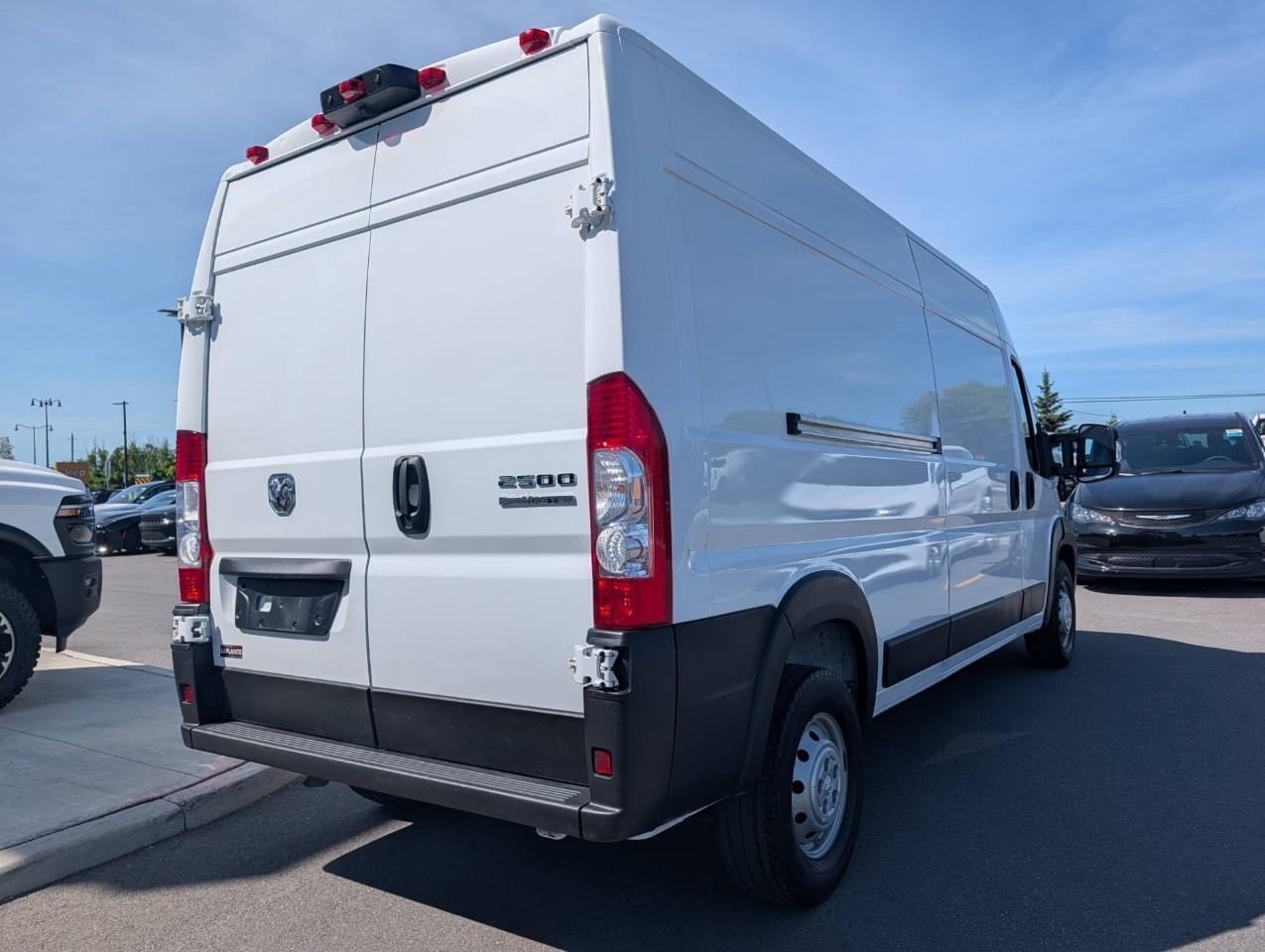 2023 RAM ProMaster 2500 High Roof LOW KMS / NO ACCIDENTS Photo