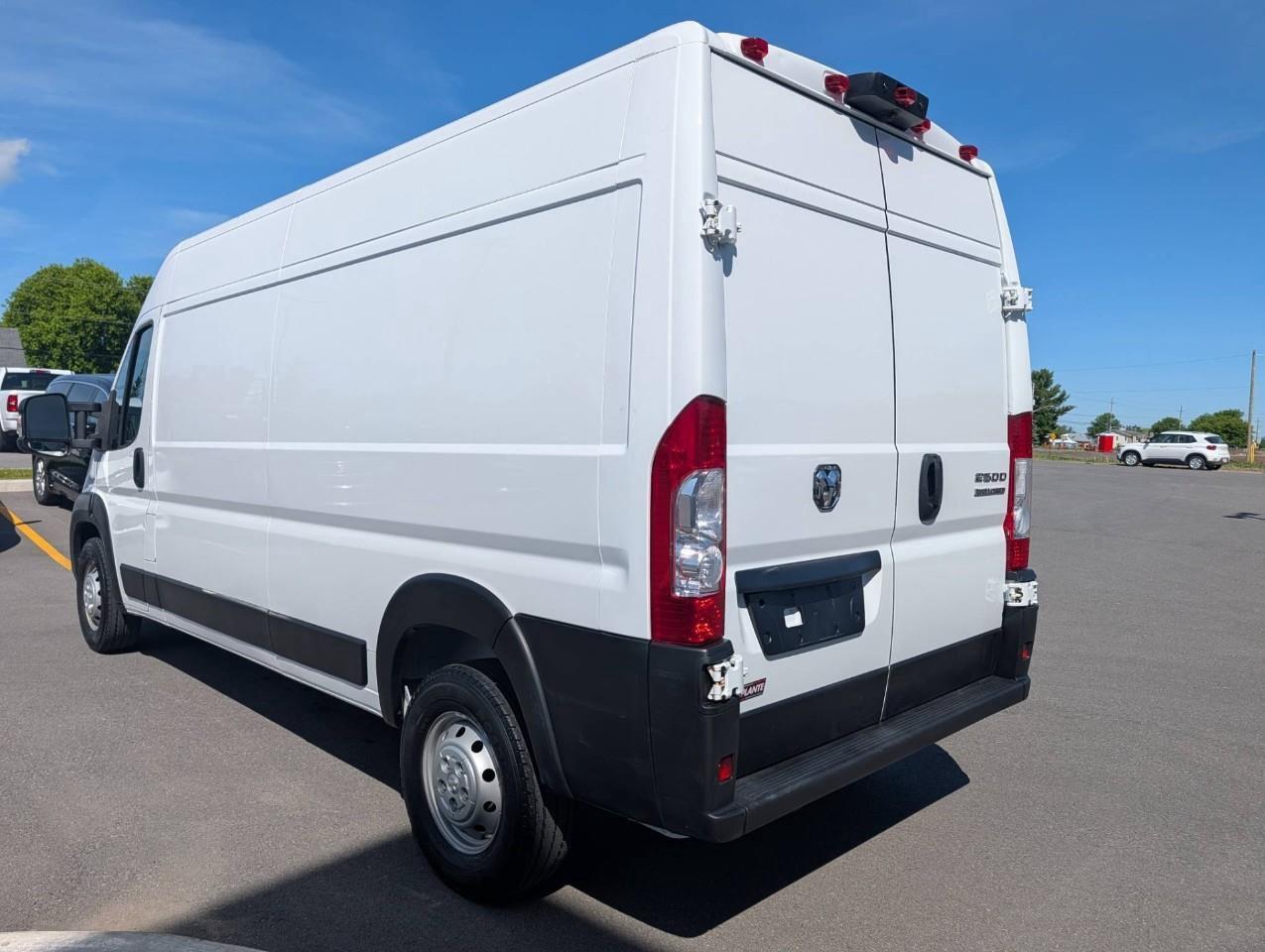 2023 RAM ProMaster 2500 High Roof LOW KMS / NO ACCIDENTS Photo