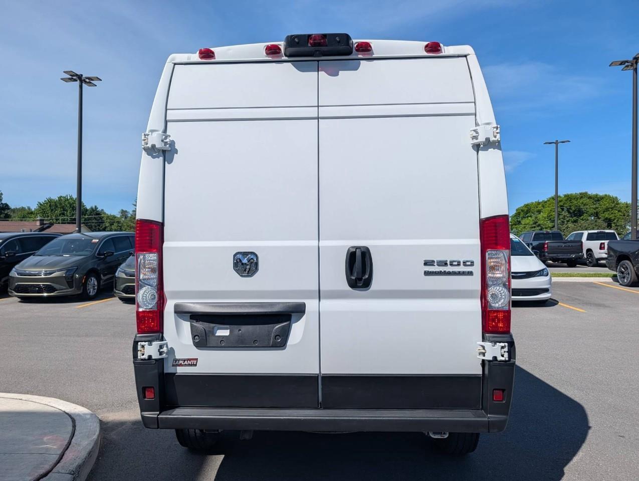 2023 RAM ProMaster 2500 High Roof LOW KMS / NO ACCIDENTS Photo