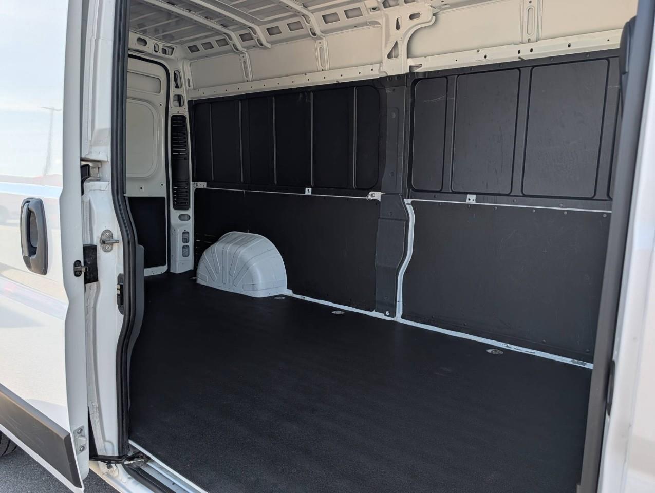 2023 RAM ProMaster 2500 High Roof LOW KMS / NO ACCIDENTS Photo