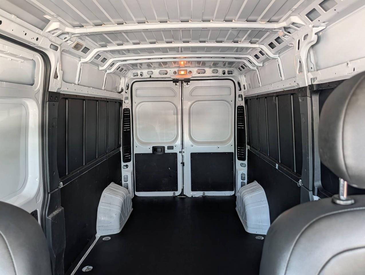 2023 RAM ProMaster 2500 High Roof LOW KMS / NO ACCIDENTS Photo