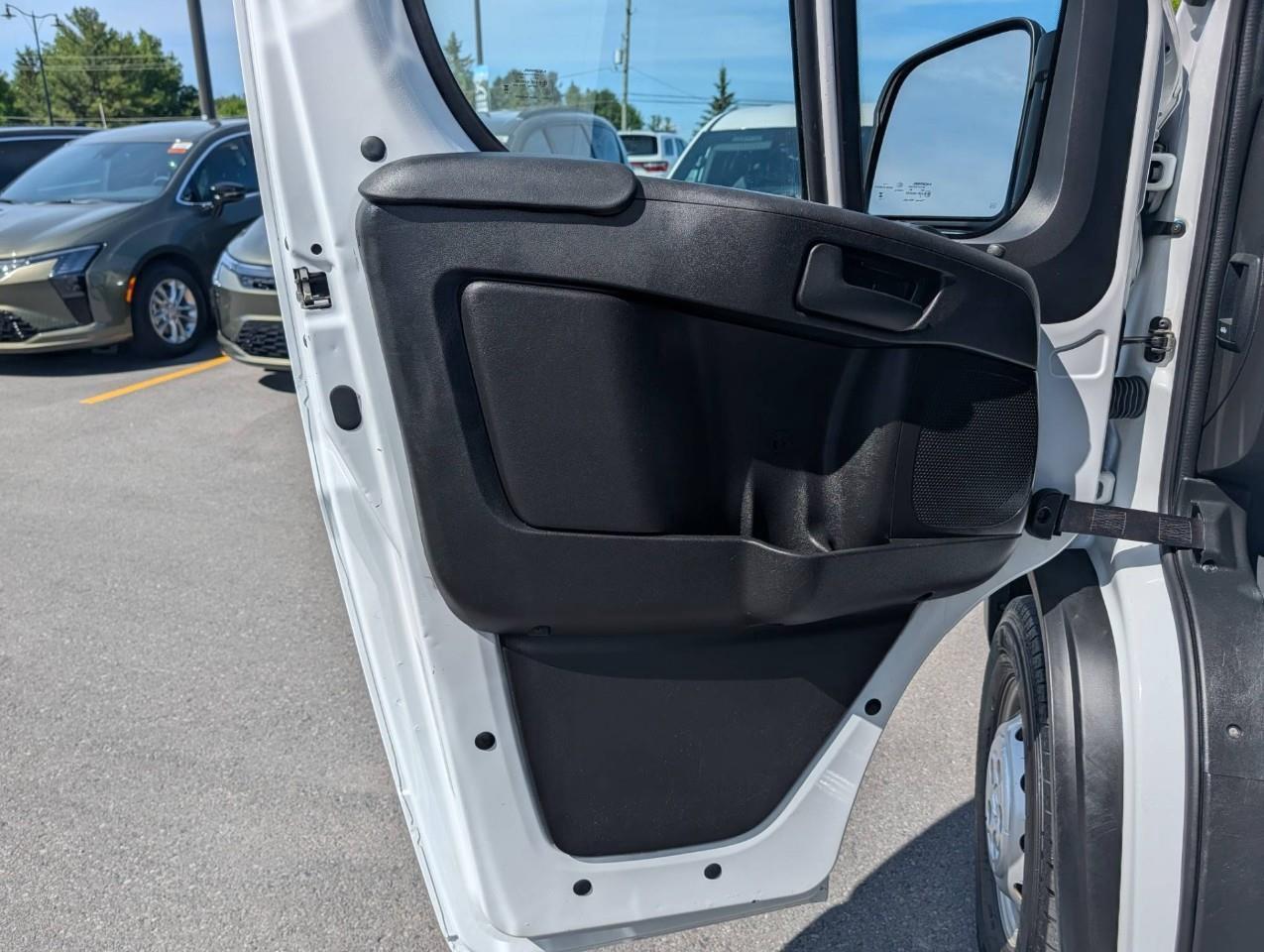 2023 RAM ProMaster 2500 High Roof LOW KMS / NO ACCIDENTS Photo