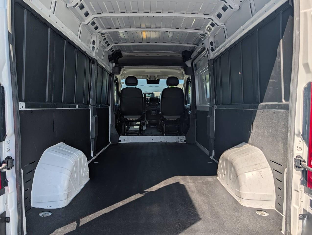 2023 RAM ProMaster 2500 High Roof LOW KMS / NO ACCIDENTS Photo