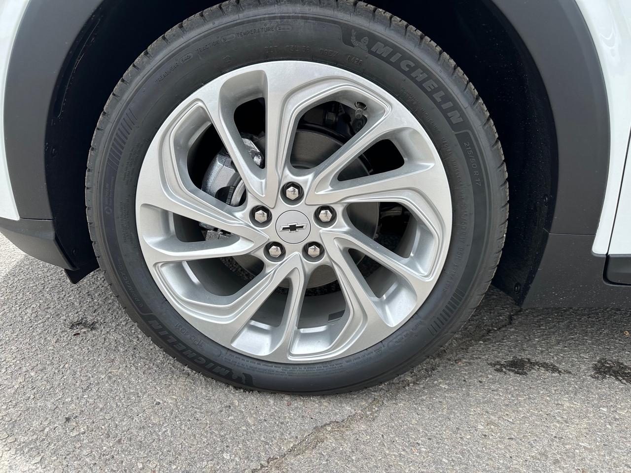 2027 Chevrolet Bolt LT 4dr Photo