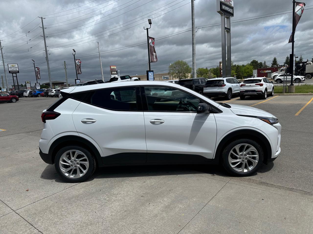 2027 Chevrolet Bolt LT 4dr Photo2