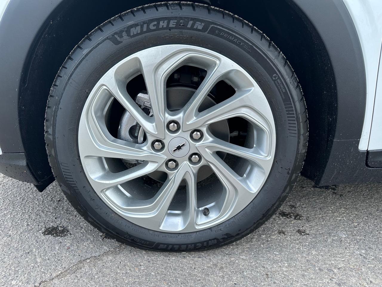 2027 Chevrolet Bolt LT 4dr Photo