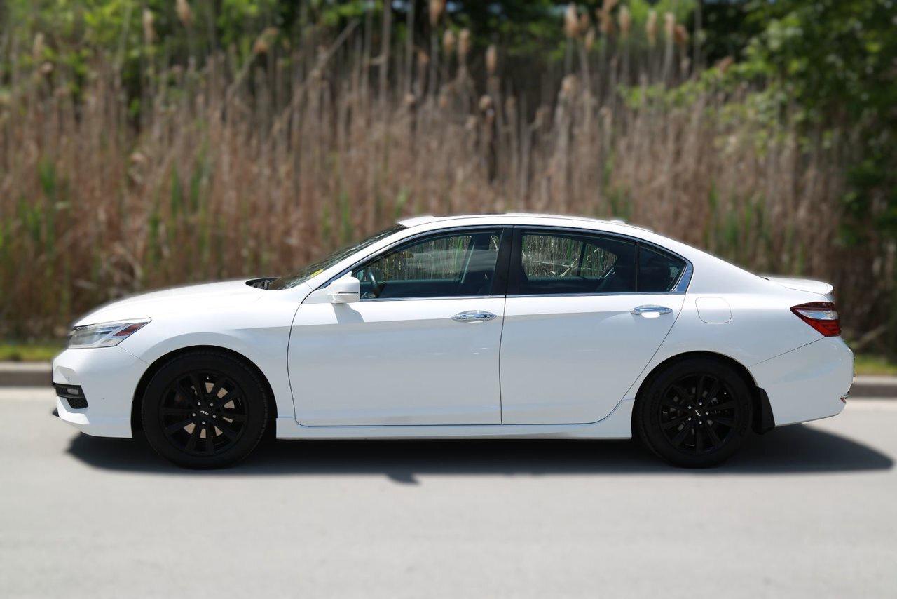 2017 Honda Accord Sedan TOURING Photo