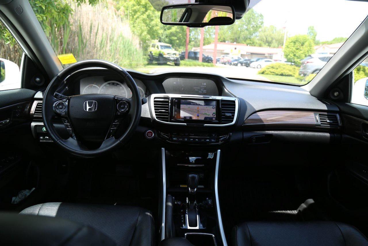 2017 Honda Accord Sedan TOURING Photo