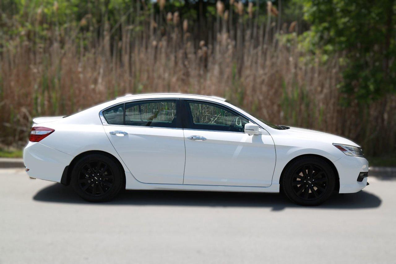 2017 Honda Accord Sedan TOURING Photo