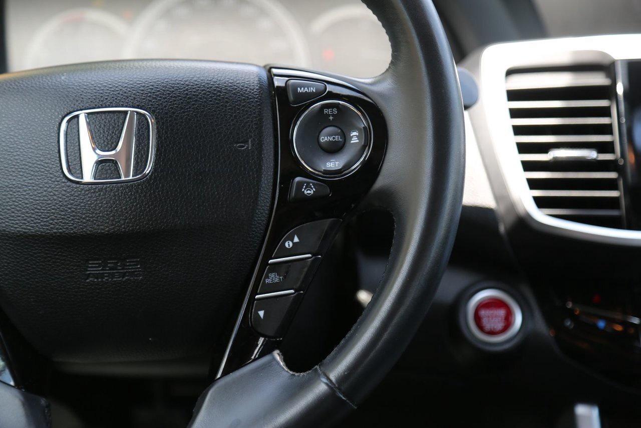 2017 Honda Accord Sedan TOURING Photo