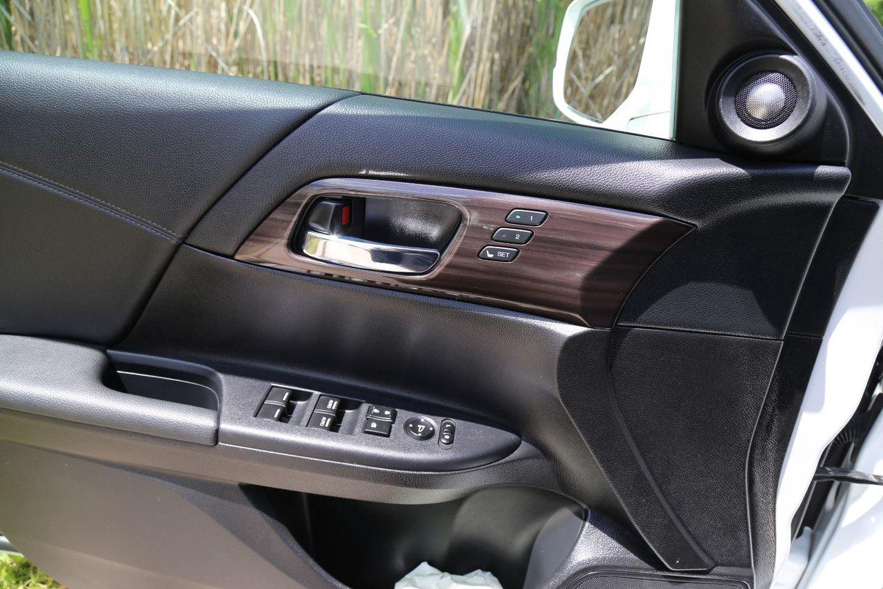 2017 Honda Accord Sedan TOURING Photo