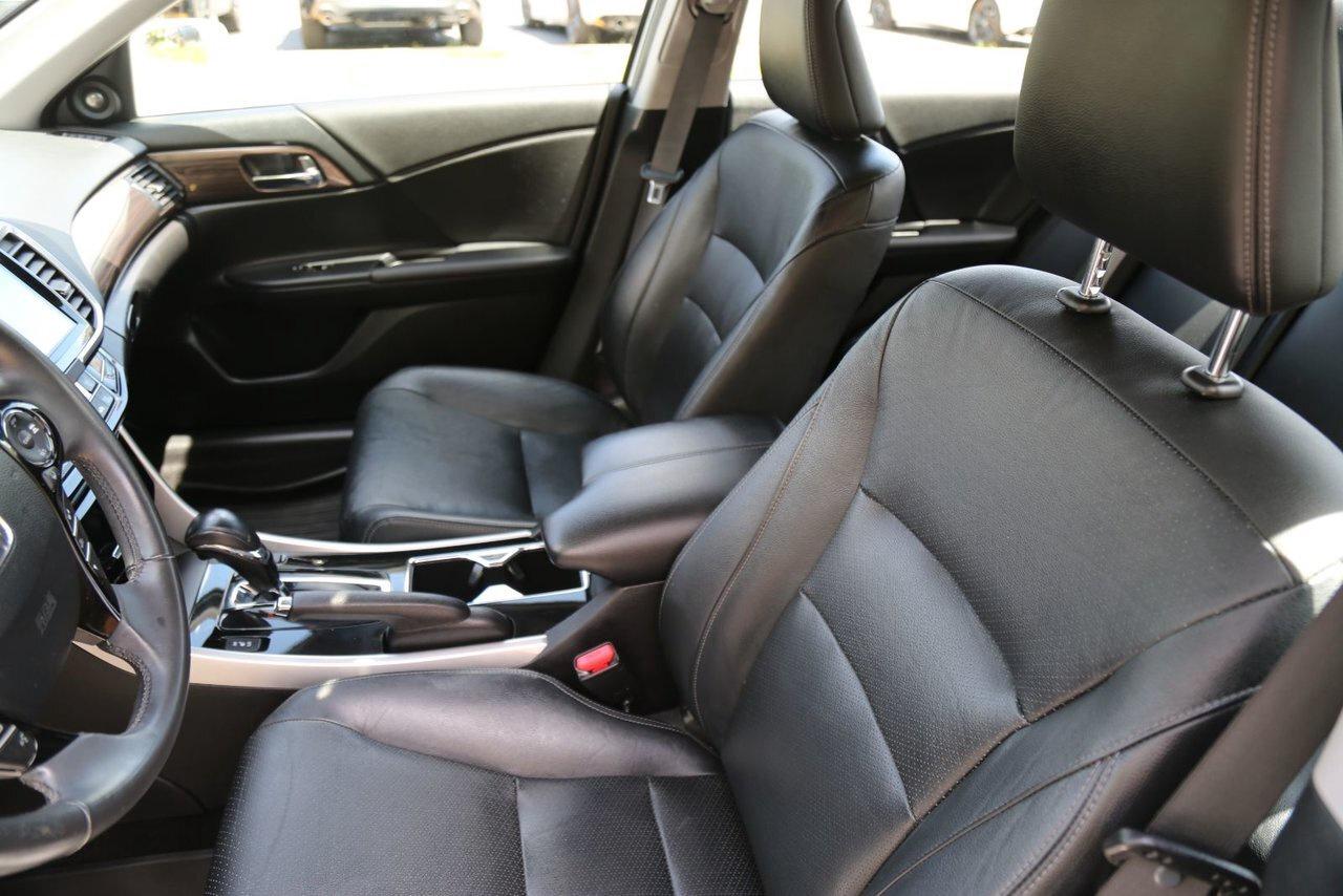 2017 Honda Accord Sedan TOURING Photo