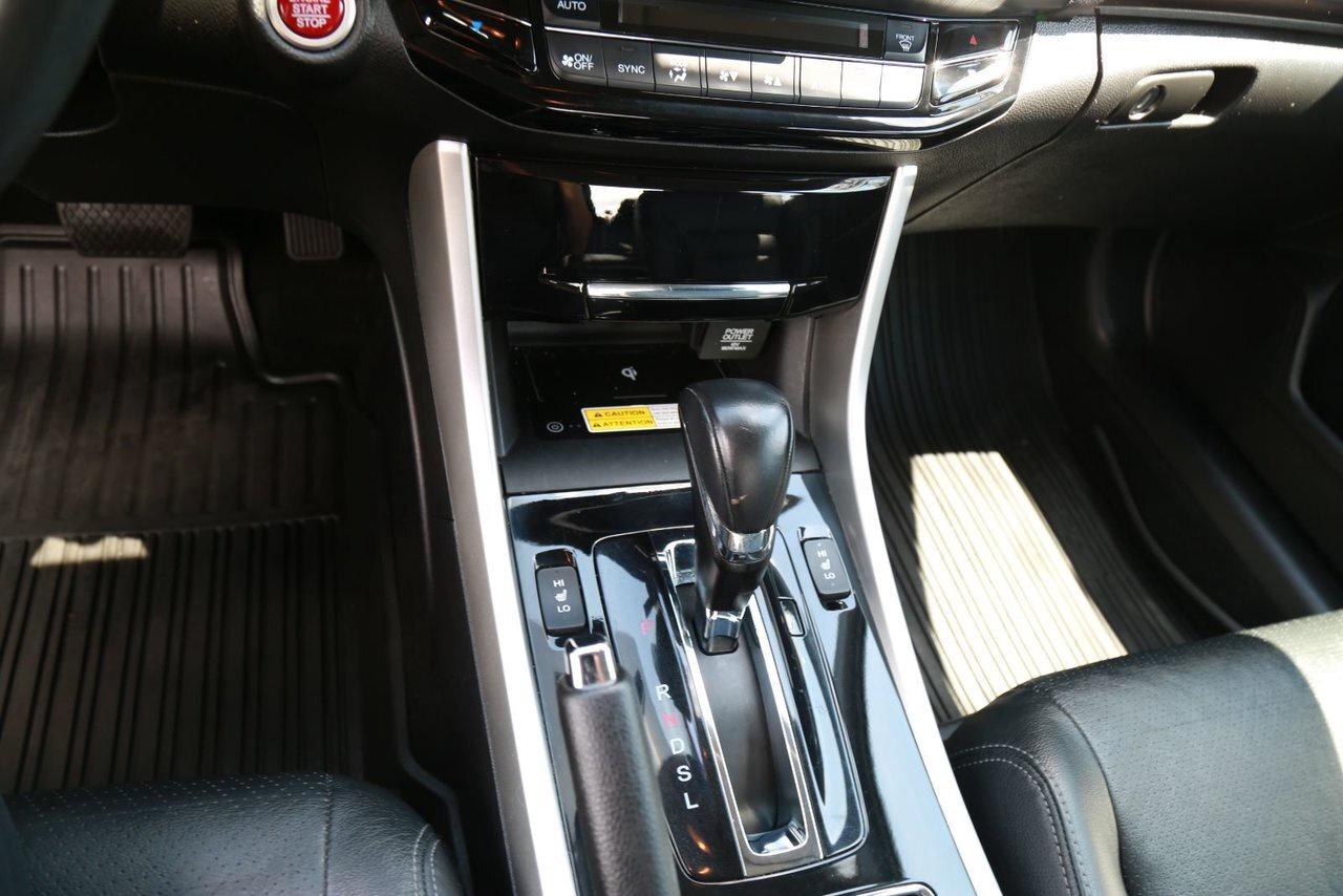 2017 Honda Accord Sedan TOURING Photo