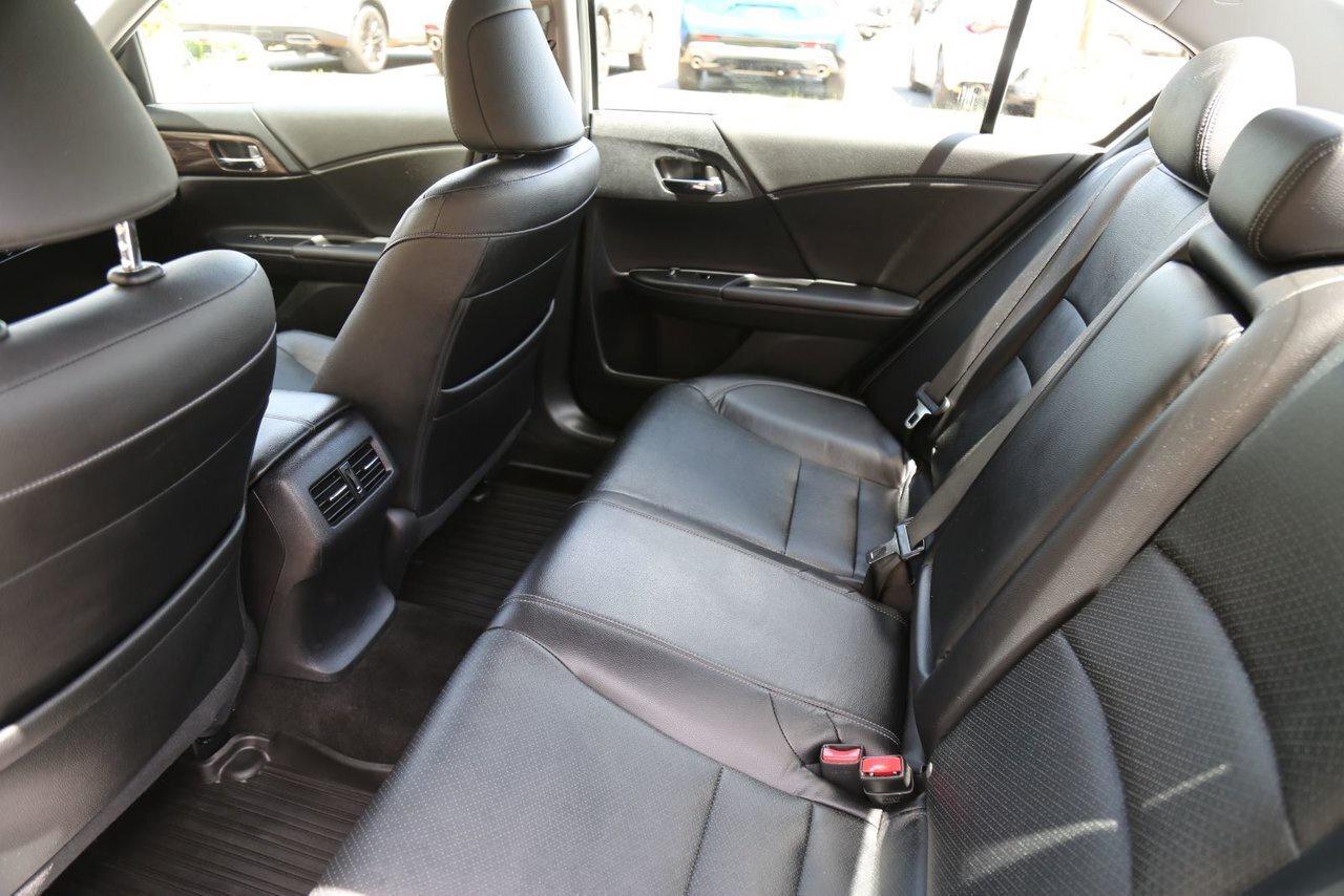 2017 Honda Accord Sedan TOURING Photo
