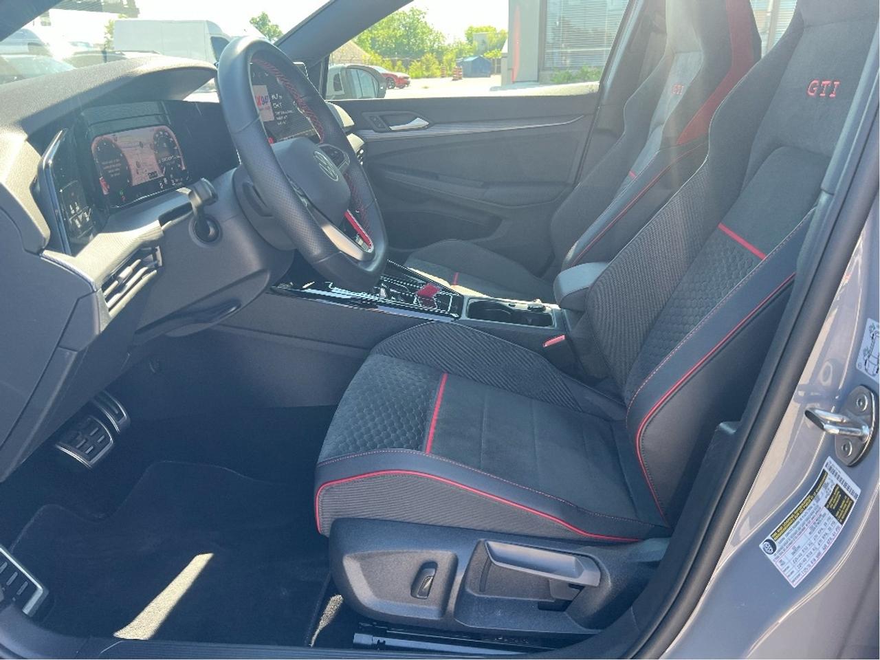 2025 Volkswagen Golf GTI 241 HP *NAVI *SUN *ARTVELOUR INTERIOR *LOW KMS Photo