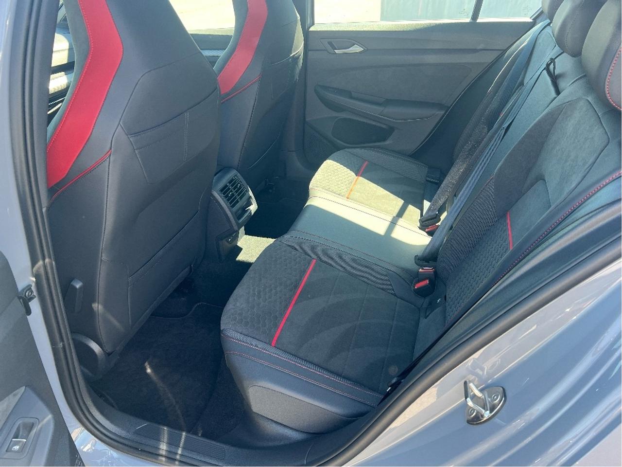 2025 Volkswagen Golf GTI 241 HP *NAVI *SUN *ARTVELOUR INTERIOR *LOW KMS Photo