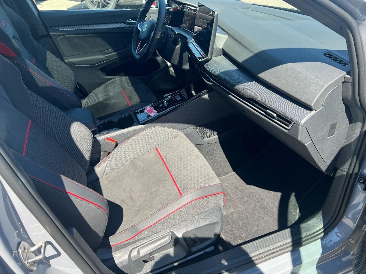 2025 Volkswagen Golf GTI 241 HP *NAVI *SUN *ARTVELOUR INTERIOR *LOW KMS Photo