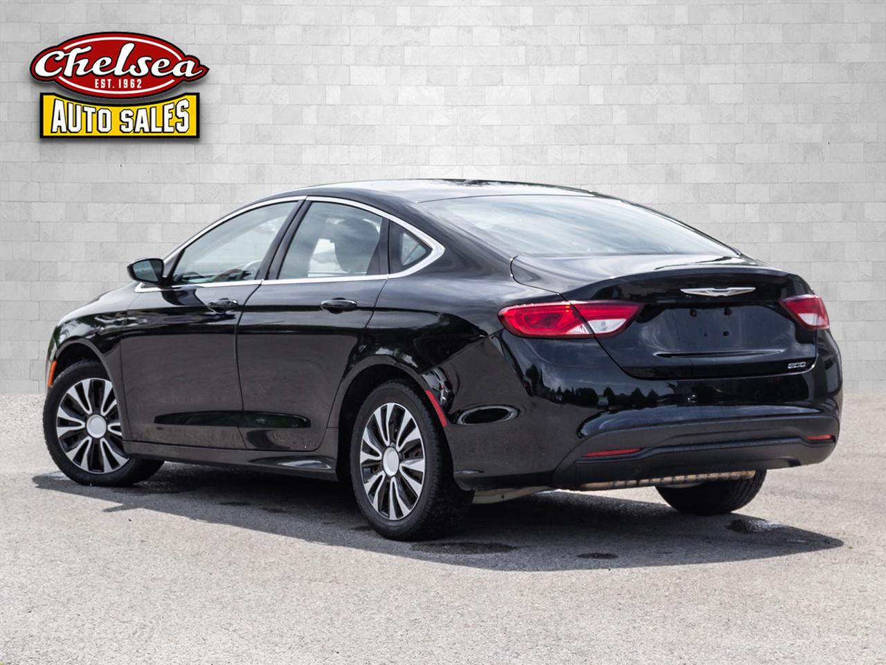 2015 Chrysler 200 LX Photo